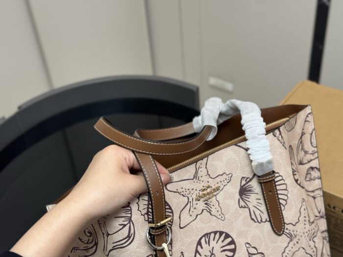 Coach Mollie Tote25 New Shell & Starfish Print Compartment Tote Bag (Shopping Bag) - Image 4