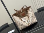 Coach City Tote Bag Classic Logo Print Tote Versatile Bestseller - Image 5