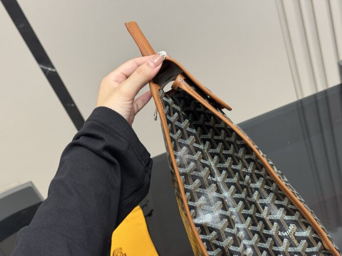 Goyard Backpack Retro And Youthful Generous Capacity For Laptop Unisex - Image 7