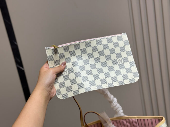 Louis Vuitton Neverfull Medium Classic Monogram Shopping Bag - Exceptional Texture - Image 3