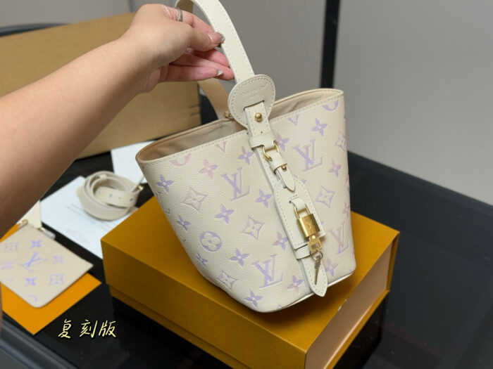 Louis Vuitton Vintage Bucket Bag With Coin Purse - Replica Edition - Image 2