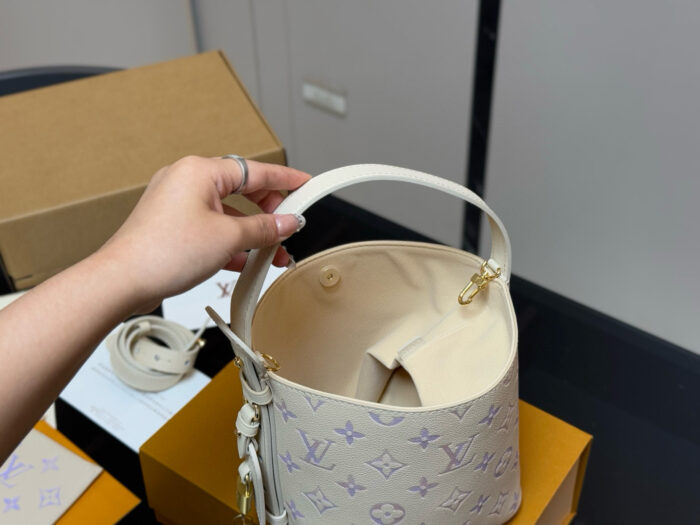 Louis Vuitton Vintage Bucket Bag With Coin Purse - Replica Edition - Image 4