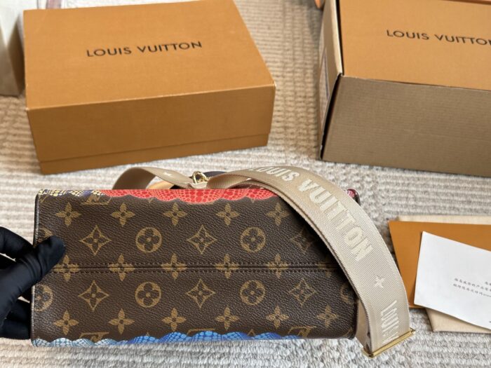 Louis Vuitton Onthego Small Replica Tote Bag (With Wide Shoulder Strap/Coin Purse) - Image 7