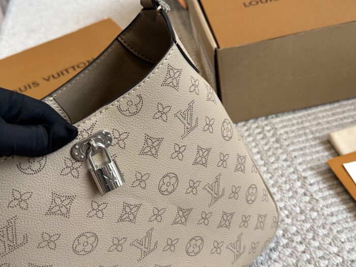 Louis Vuitton Mahina Series Perforated Bucket Bag Soft, Refined, Lightweight And Easy To Maintain - Image 3