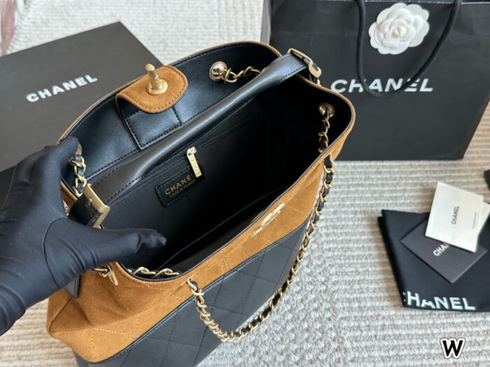 Chanel Métiers D'Art Collection: Patchwork Calfskin Leather Large Handbag - Image 9