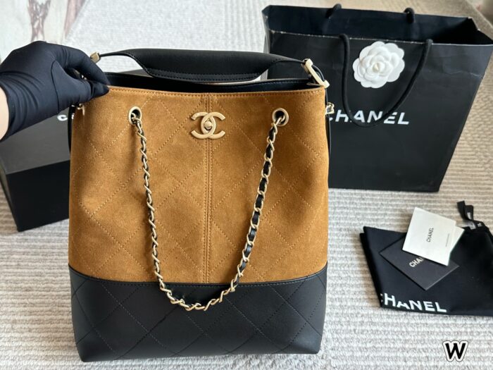 Chanel Métiers D'Art Collection: Patchwork Calfskin Leather Large Handbag - Image 10