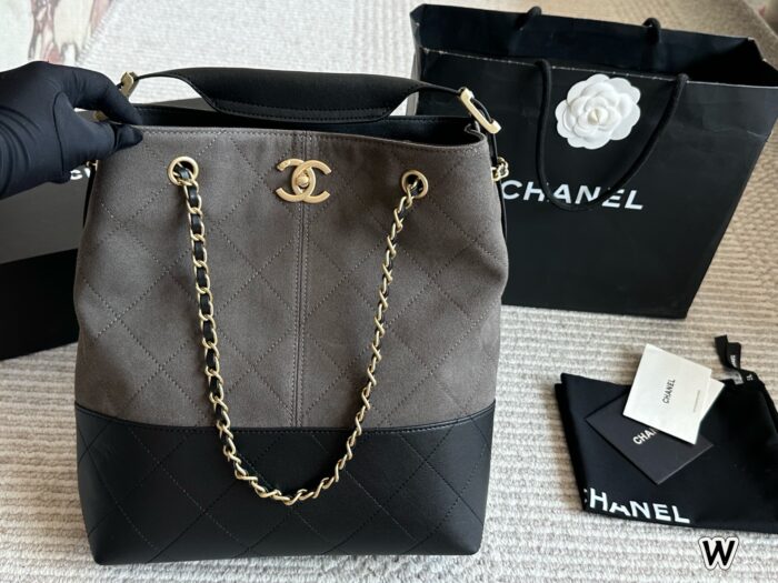 Chanel Métiers D'Art Collection: Patchwork Calfskin Leather Large Handbag - Image 11
