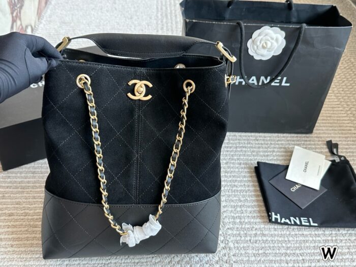 Chanel Métiers D'Art Collection: Patchwork Calfskin Leather Large Handbag - Image 12