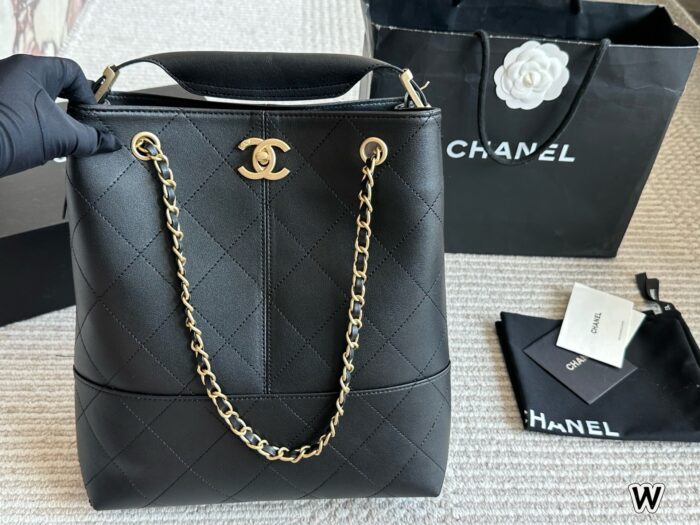 Chanel Métiers D'Art Collection: Patchwork Calfskin Leather Large Handbag - Image 13