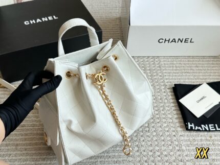 Chanel 25S Small Hobo Caviar Leather Chain Bag - Refined And Durable