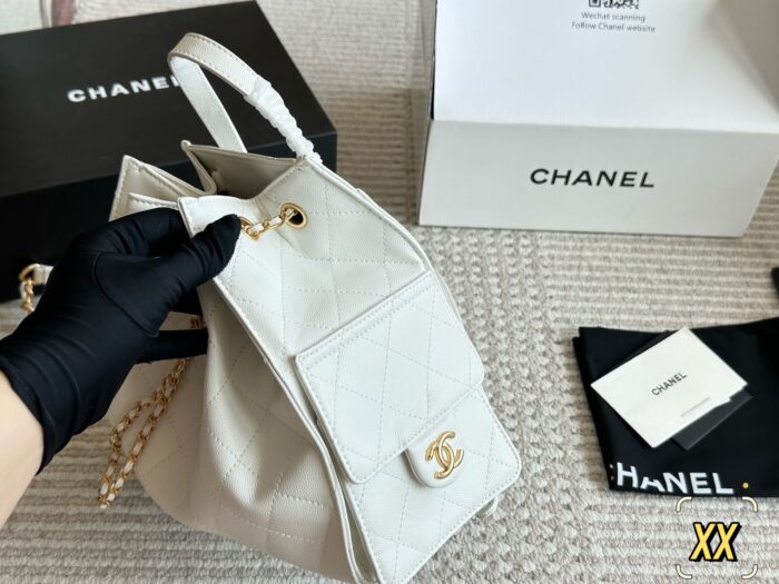 Chanel 25S Small Hobo Caviar Leather Chain Bag - Refined And Durable - Image 3