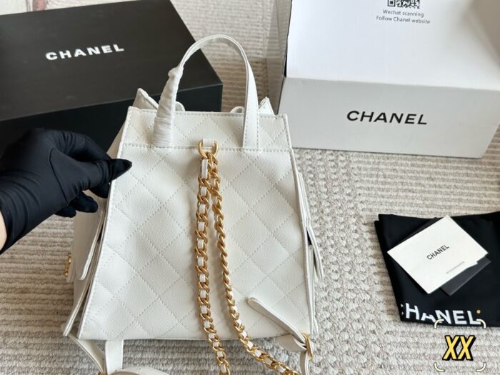Chanel 25S Small Hobo Caviar Leather Chain Bag - Refined And Durable - Image 4