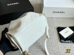 Chanel 25S Small Hobo Caviar Leather Chain Bag - Refined And Durable - Image 5