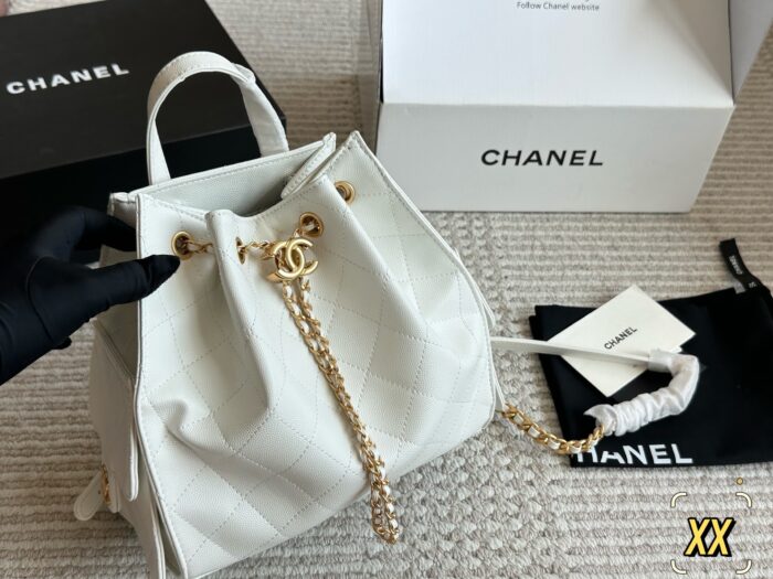 Chanel 25S Small Hobo Caviar Leather Chain Bag - Refined And Durable - Image 7