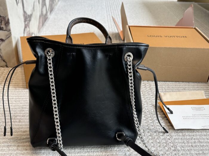 Louis Vuitton Off Duty Series Lambskin Multi-Wear Handbag - Image 4