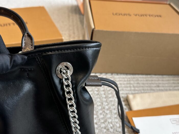 Louis Vuitton Off Duty Series Lambskin Multi-Wear Handbag - Image 5