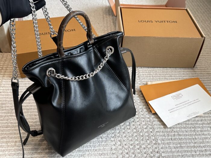 Louis Vuitton Off Duty Series Lambskin Multi-Wear Handbag - Image 6