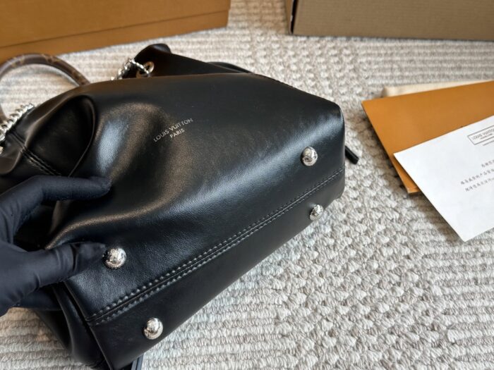 Louis Vuitton Off Duty Series Lambskin Multi-Wear Handbag - Image 7