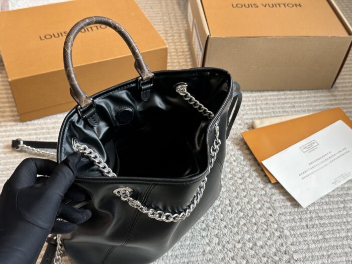 Louis Vuitton Off Duty Series Lambskin Multi-Wear Handbag - Image 8