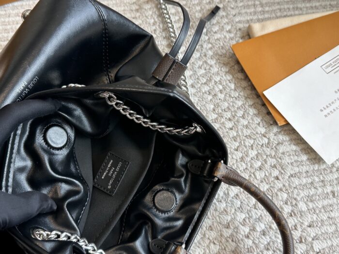 Louis Vuitton Off Duty Series Lambskin Multi-Wear Handbag - Image 9