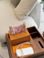 Louis Vuitton Pink Gradient Easy Pouch Chain Bag Girlish Charm Shoulder Bag Accommodates Mobile Phone