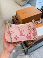 Louis Vuitton Pink Gradient Easy Pouch Chain Bag Girlish Charm Shoulder Bag Accommodates Mobile Phone - Image 3