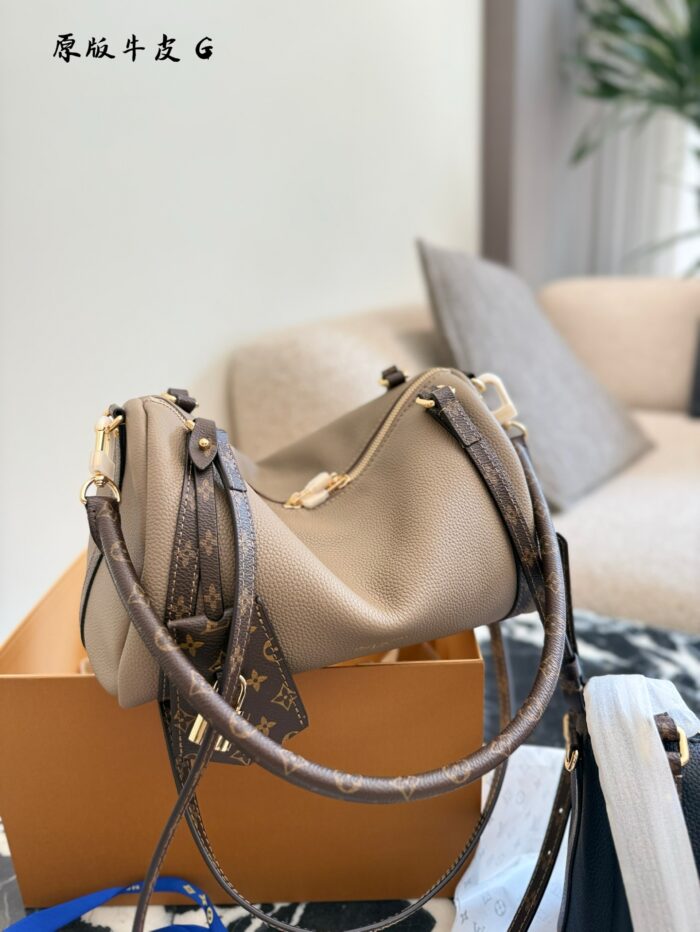 Louis Vuitton Express Handbag Structured Silhouette Versatile Carrying Options Generous Capacity Luxurious Leather - Image 3