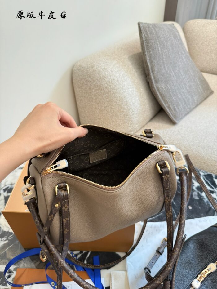 Louis Vuitton Express Handbag Structured Silhouette Versatile Carrying Options Generous Capacity Luxurious Leather - Image 8