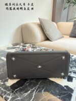 Hermès Victoria Series - Large Capacity Tote Bag In Cowhide And Crocodile Leather Combination. Durable And Practical. - Image 6