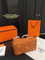 Hermès Lindy: Minimalist, Sophisticated, And Sharp-Lined Handbag For The High-Caliber Professional Woman. - Image 6