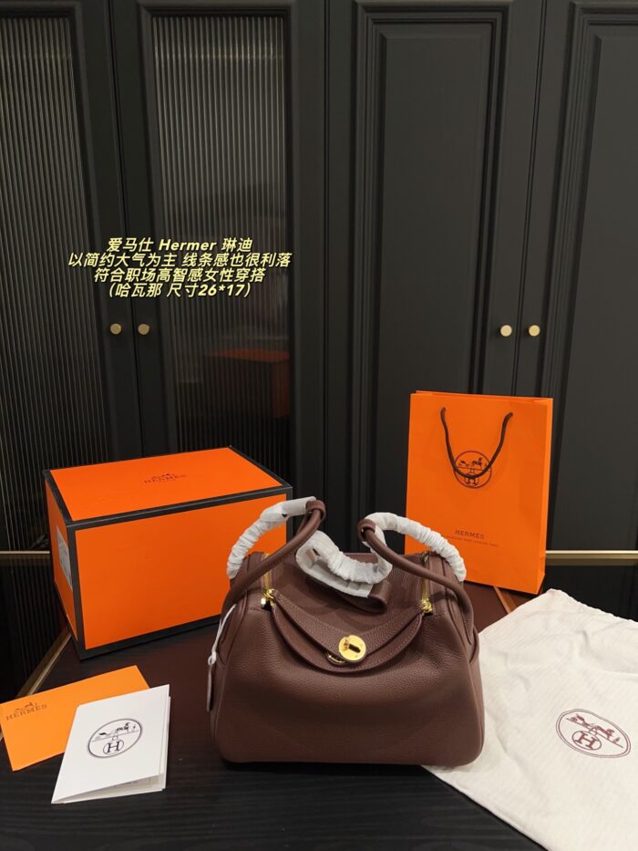Hermès Lindy: Minimalist, Sophisticated, And Sharp-Lined Handbag For The High-Caliber Professional Woman. - Image 21