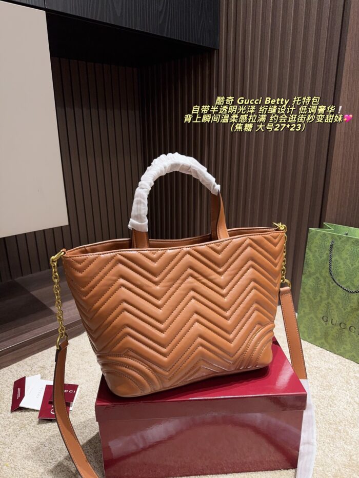 Gucci Betty Tote Bag Greek Lambskin Quilted Design Dual-Purpose: Handheld Or Crossbody - Image 8