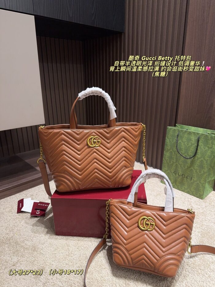 Gucci Betty Tote Bag Greek Lambskin Quilted Design Dual-Purpose: Handheld Or Crossbody - Image 12