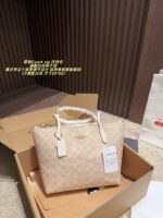 Coach Zip Tote Bag Adjustable Shoulder Strap Crossbody Or Single-Shoulder Carry Commuter Staple – Versatile And Practical - Image 11