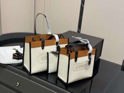 Coach Field Tote Bag Luxurious Texture, Generous Capacity, Durable, Effortlessly Relaxed