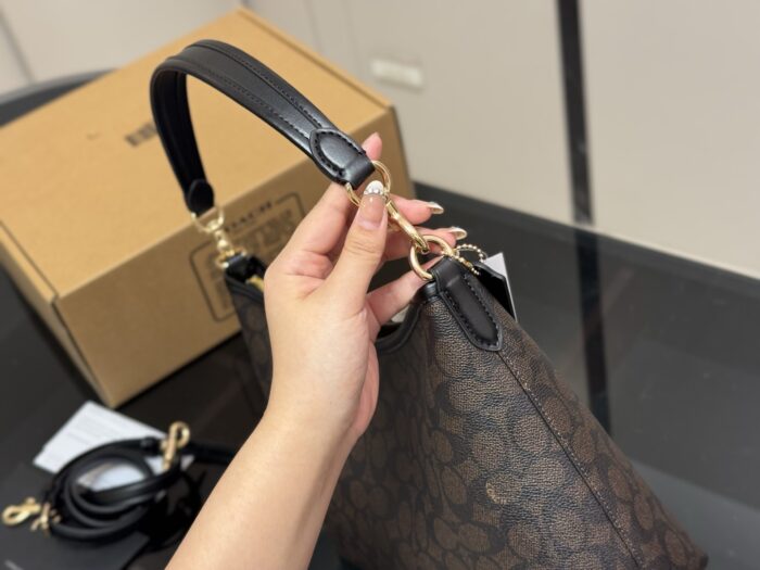 Coach Laurel Replica Edition Wander Bag Dual Straps For Versatile Carrying Built-In Zipped Side Pocket - Image 7
