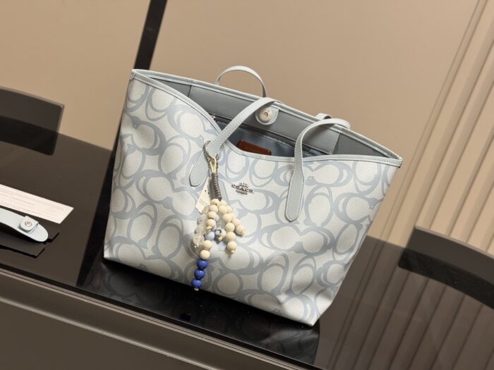 Coach City Series Classic Logo Tote Bag Massively Popular Versatile And Easy To Style - Image 2