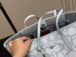 Coach City Series Classic Logo Tote Bag Massively Popular Versatile And Easy To Style - Image 3