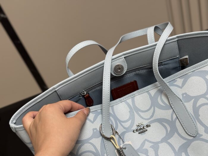 Coach City Series Classic Logo Tote Bag Massively Popular Versatile And Easy To Style - Image 3