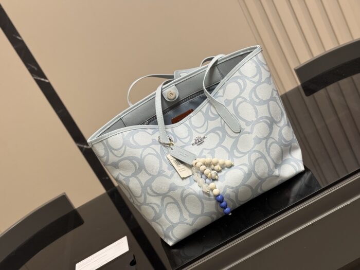 Coach City Series Classic Logo Tote Bag Massively Popular Versatile And Easy To Style - Image 5