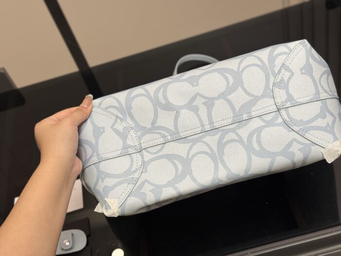 Coach City Series Classic Logo Tote Bag Massively Popular Versatile And Easy To Style - Image 9