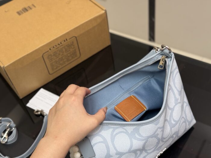 Coach Laurel Hobo Shoulder Bag Dual-Strap Versatility Internal Zipped Side Pocket - Image 4
