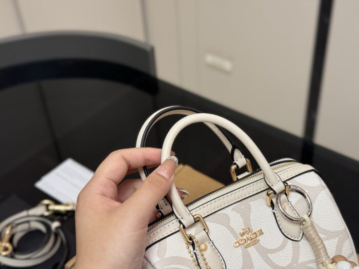Coach Boston Pillow Bag Classic Entry-Level Luxury Piece Exceptional Value For Money Complete With Box - Image 3