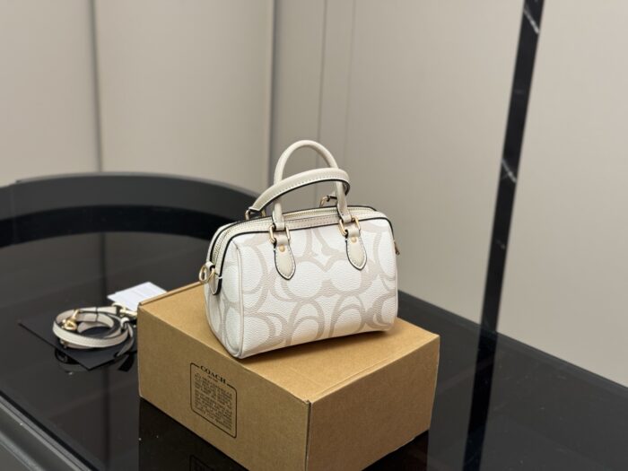 Coach Boston Pillow Bag Classic Entry-Level Luxury Piece Exceptional Value For Money Complete With Box - Image 7
