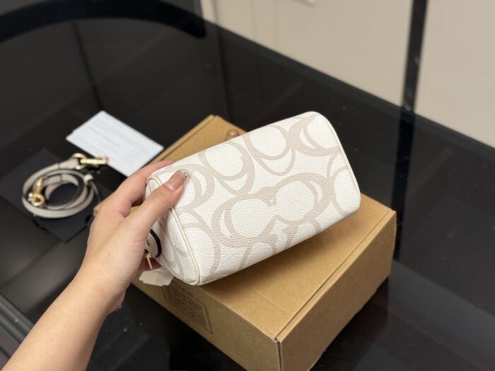 Coach Boston Pillow Bag Classic Entry-Level Luxury Piece Exceptional Value For Money Complete With Box - Image 8