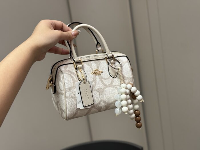 Coach Boston Pillow Bag Classic Entry-Level Luxury Piece Exceptional Value For Money Complete With Box - Image 9