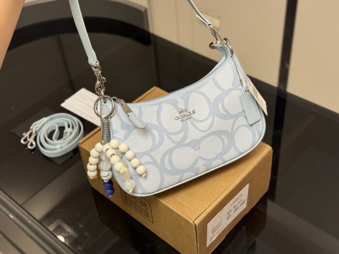 Coach Teri Underarm Bag With Dual Straps For Single-Shoulder Or Crossbody Carry. Exceptional Aesthetic Appeal. - Image 2