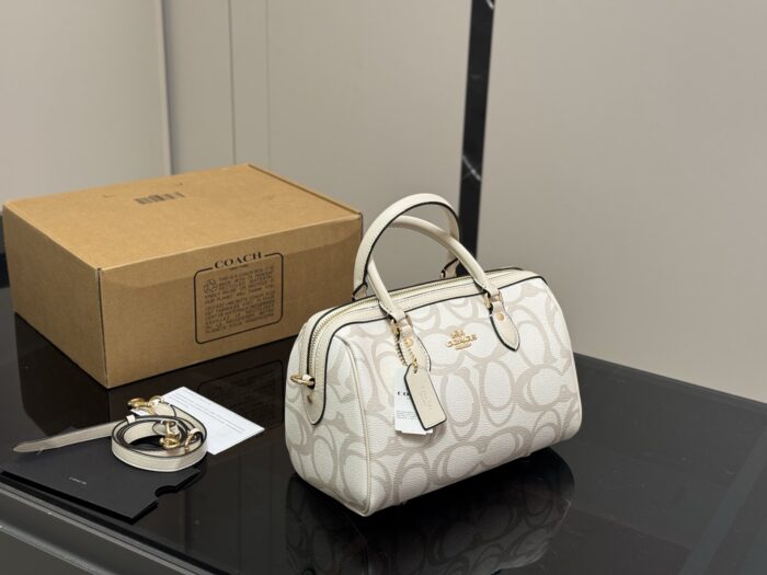 Coach Boston Pillow Bag Classic Light Luxury Entry-Level High Cost-Performance - Image 1