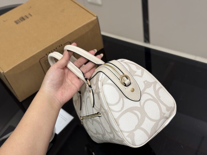 Coach Boston Pillow Bag Classic Light Luxury Entry-Level High Cost-Performance - Image 7