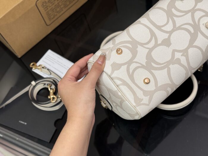 Coach Boston Pillow Bag Classic Light Luxury Entry-Level High Cost-Performance - Image 9